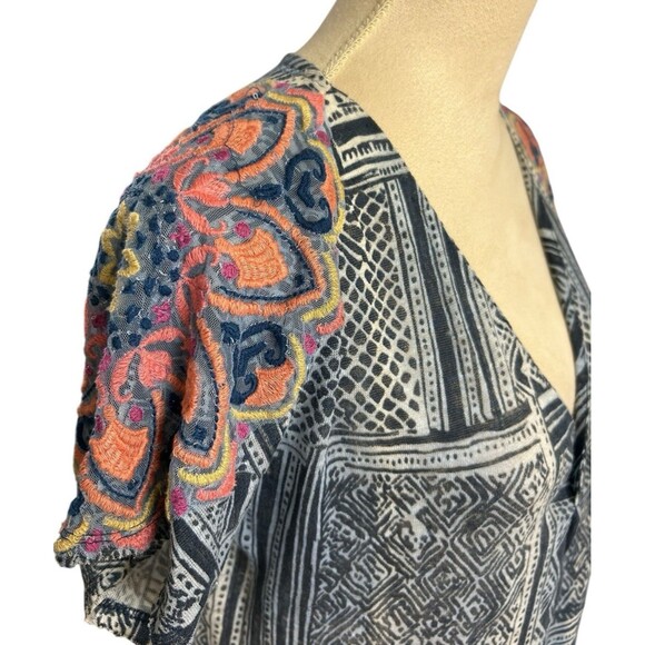 Sundance 100% Linen Embroidered V Neck Floral Boho Blue Short Sleeves Top XS - Picture 3 of 11